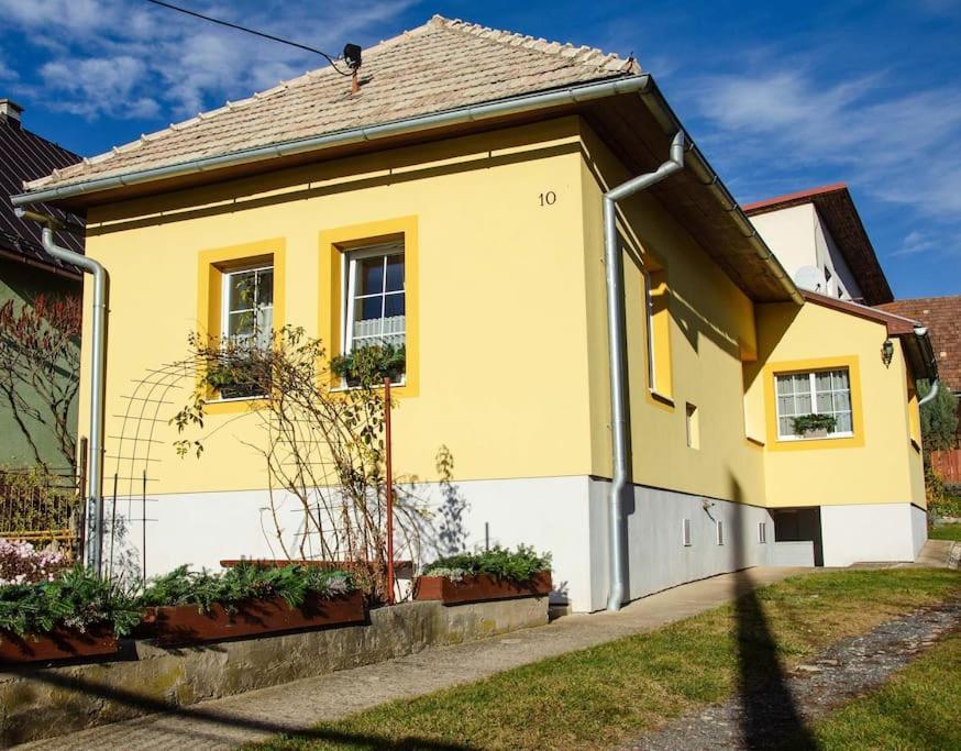 Žltý domček - Apartmán Švábovce Exterior foto
